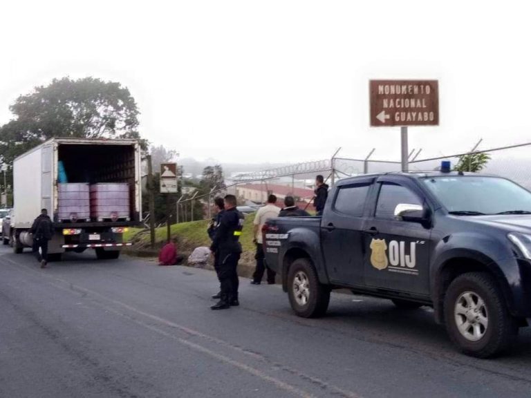 DETIENEN VEHÍCULO CON 12 MIL LITROS DE GASOLINA ROBADOS