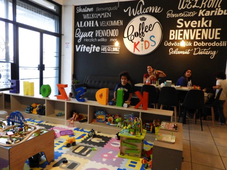 CAFETERÍA ESPECIALIZADA PARA IR CON NIÑOS