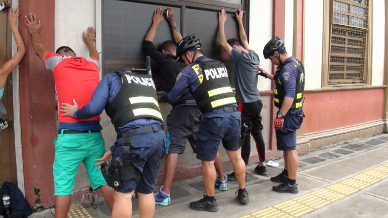 CADA 12 HORAS DETIENEN UN DELINCUENTE EN HEREDIA