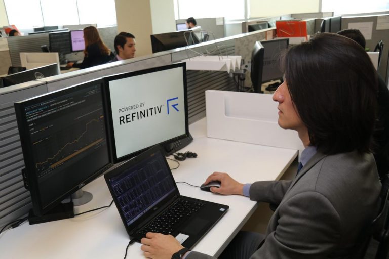 REFINITIV ESTÁ CONTRATANDO PERSONAL