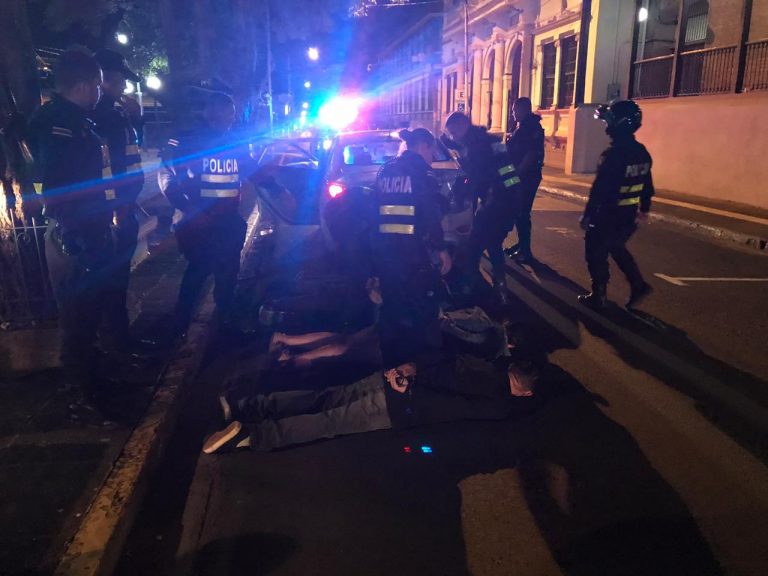 DETIENEN «ASALTA PEATONES» EN EL PARQUE CENTRAL DE HEREDIA
