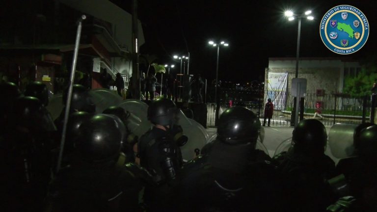 ASÍ SE LEVANTARON LOS BLOQUEOS ANOCHE FRENTE A LA UNA