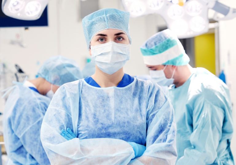 CCSS TRIPLICÓ CIRUGÍAS DE REEMPLAZO DE RODILLA Y CADERA