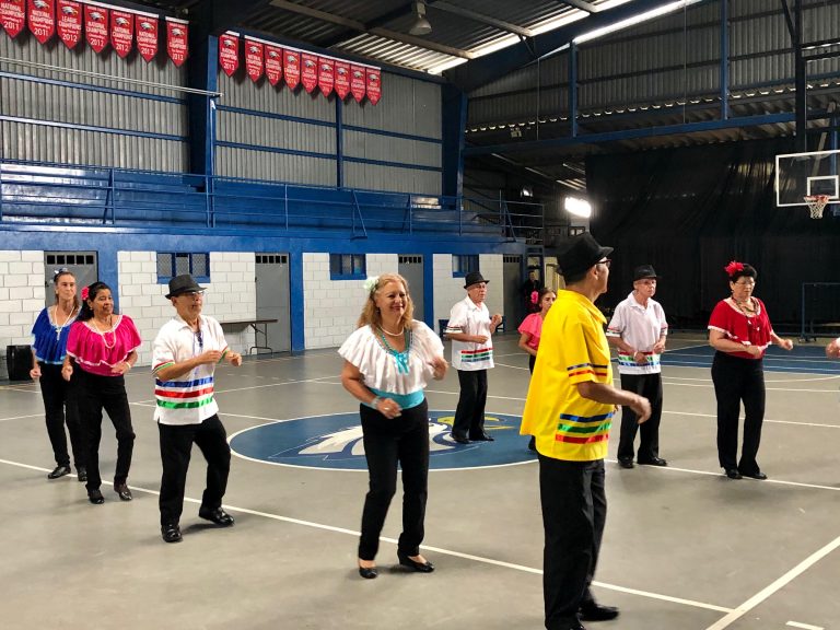 ENCUENTRO ENTRE ADULTOS MAYORES Y ESCOLARES PROMUEVE UN ENVEJECIMIENTO EXITOSO