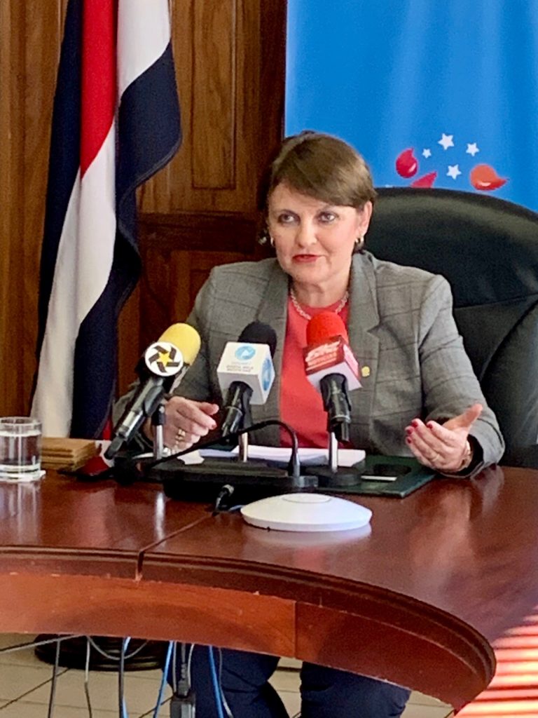 RENUNCIA PRESIDENTA DEL PANI PATRICIA VEGA