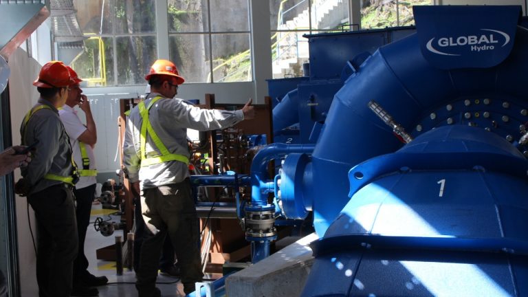 VUELVE A FUNCIONAR PLANTA HIDROELÉCTRICA DAÑADA POR CABEZA DE AGUA