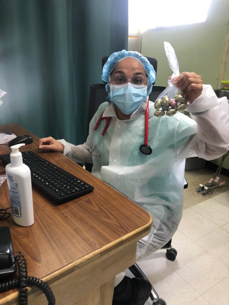 CON CHOCOLATES HEREDIANOS CELEBRARON PASCUA A FUNCIONARIOS DE LA CAJA