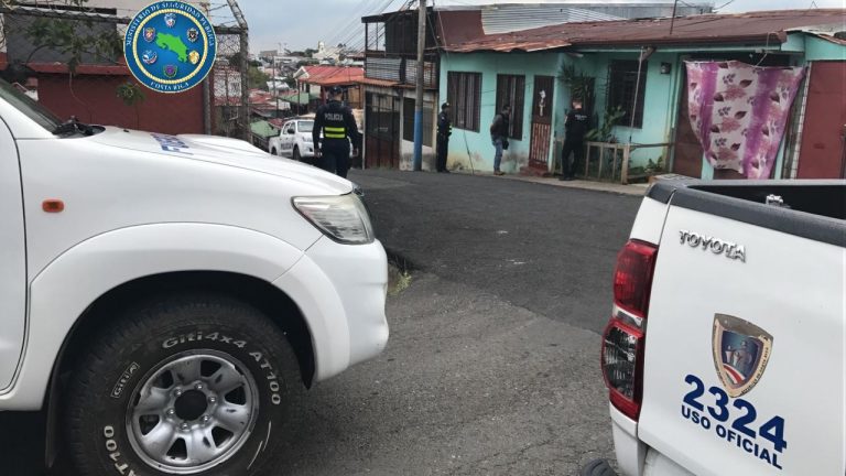 TRAS ONCE HORAS POLICÍA DETIENE A HOMBRE QUE ESTUVO ATRINCHERADO EN VIVIENDA