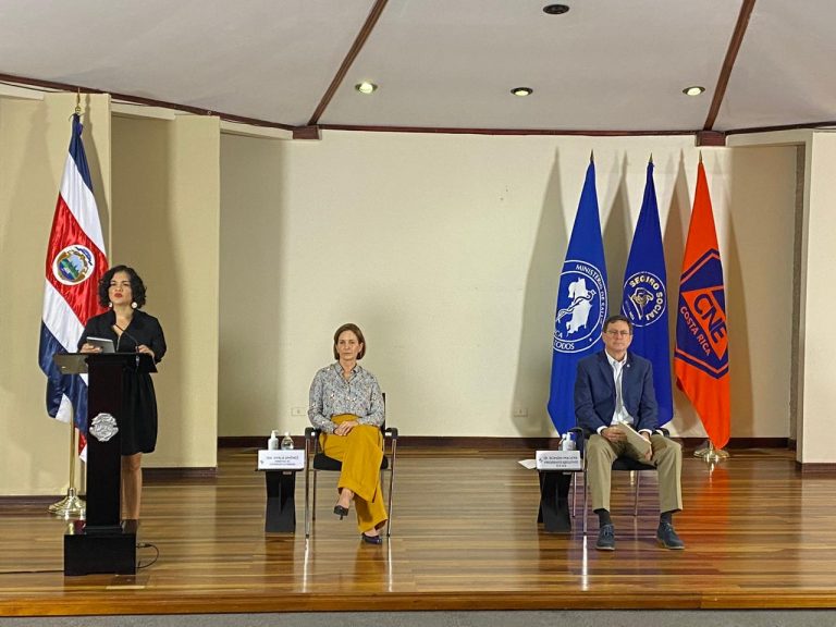 DANIEL SALAS REITERA SU COMPROMISO DE MANTENERSE FRENTE DEL MINISTERIO DE SALUD