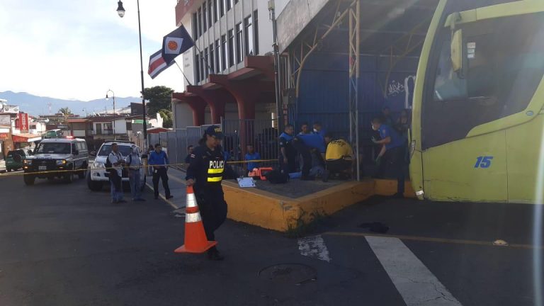 COLOMBIANO CAUSA TERROR CERCA DEL MERCADO DE LA COCA COLA