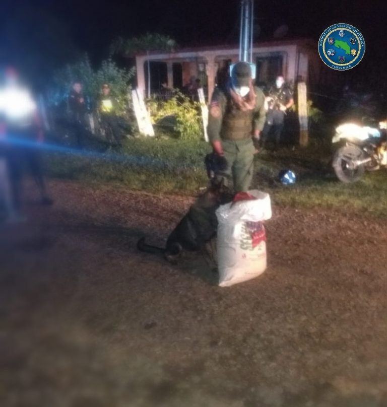 ¡EN SACOS DE AZÚCAR TRANSPORTABAN CASI 25 MILLONES DE COLONES!