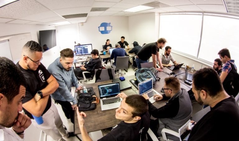 300 BECAS COMPLETAS ESTÁN DISPONIBLES PARA APRENDER PROGRAMACIÓN EN PRESTIGIOSA ACADEMIA