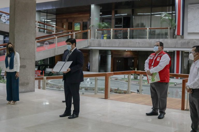 FIRMADA LEY QUE DARÁ EL 1% DE FACTURACIÓN EN TELECOMUNICACIONES A LA CRUZ ROJA