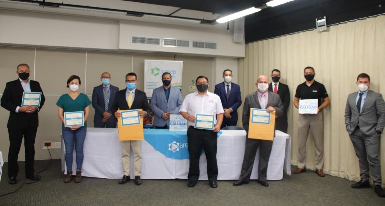 ARESEP ENTREGA SELLO DE CALIDAD  A GASOLINERAS