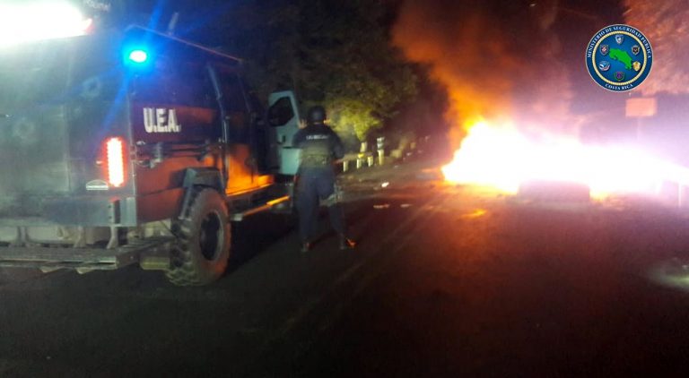 DOMINGO CIERRA CON SOLO CUATRO BLOQUEOS EN VÍAS DEL PAÍS