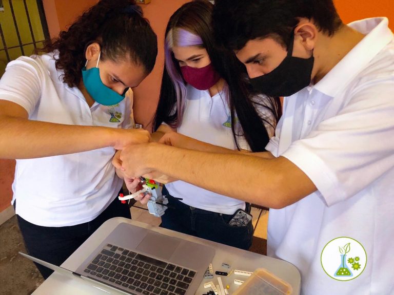 ESTUDIANTES DEL CTP DE MERCEDES GANAN COMPETENCIA Y REPRESENTARÁN AL PAÍS
