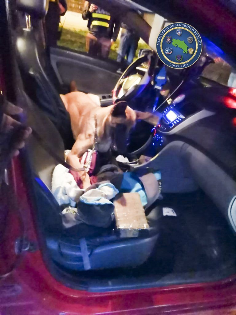 VIAJABA CON UN KILO DE COCAÍNA EN EL MALETÍN