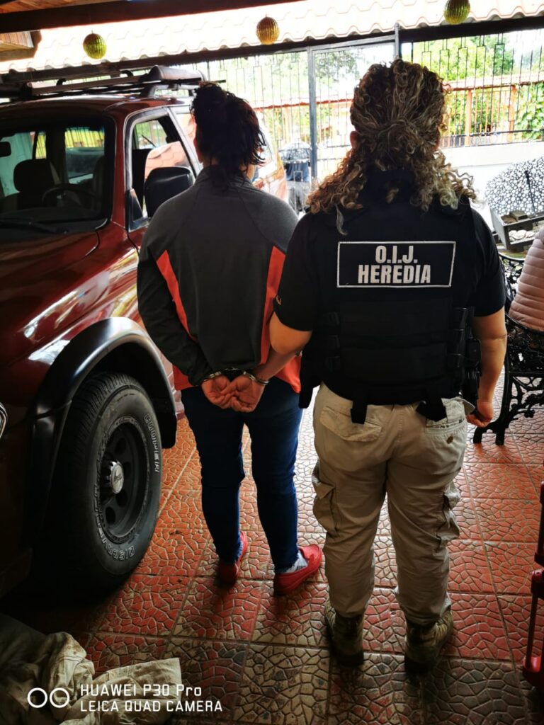 PADRE E HIJA DETENIDOS POR ENGAÑAR CON EL TIMO DE ALQUILAR CASAS DE PLAYA