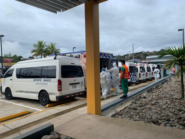 REALIZA MEGATRASLADO DE PACIENTES COVID DE PÉREZ ZELEDÓN HOSPITALES CAPITALINOS