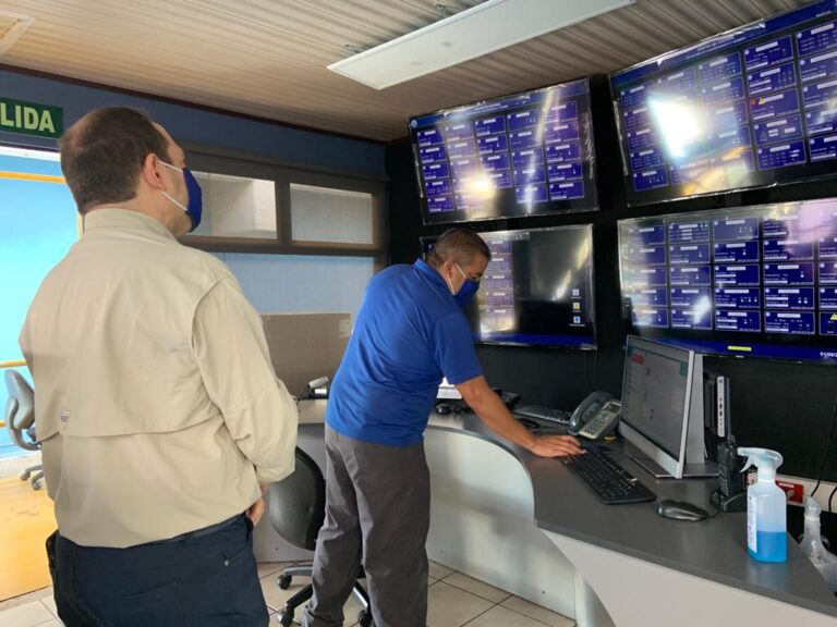 NUEVO PRESIDENTE DEL AYA VISITA PLANTELES SIN AVISAR PARA CONOCERLOS MEJOR