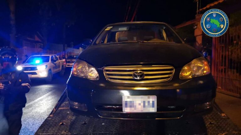 ROBAN CARRO EN SAN PEDRO DE BARVA Y LOS DETIENEN EN ALAJUELA