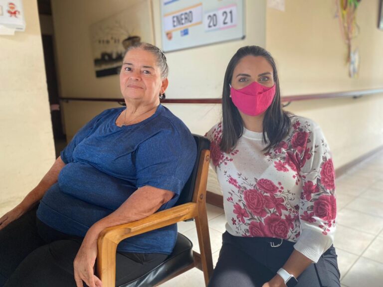 EN FLORES INICIÓ VACUNACIÓN DE ABUELITOS HEREDIANOS CONTRA COVID