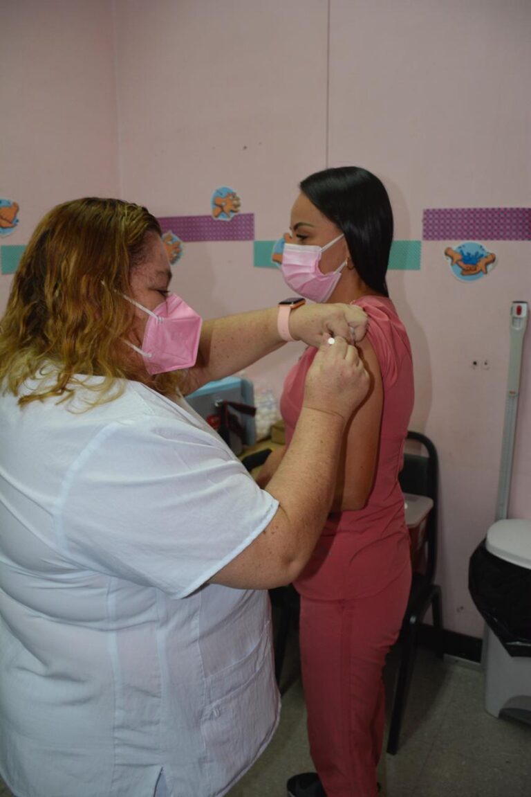 VACUNA DEL COVID  SE APLICA EN ÁREA DE SALUD CUBUJUQUI