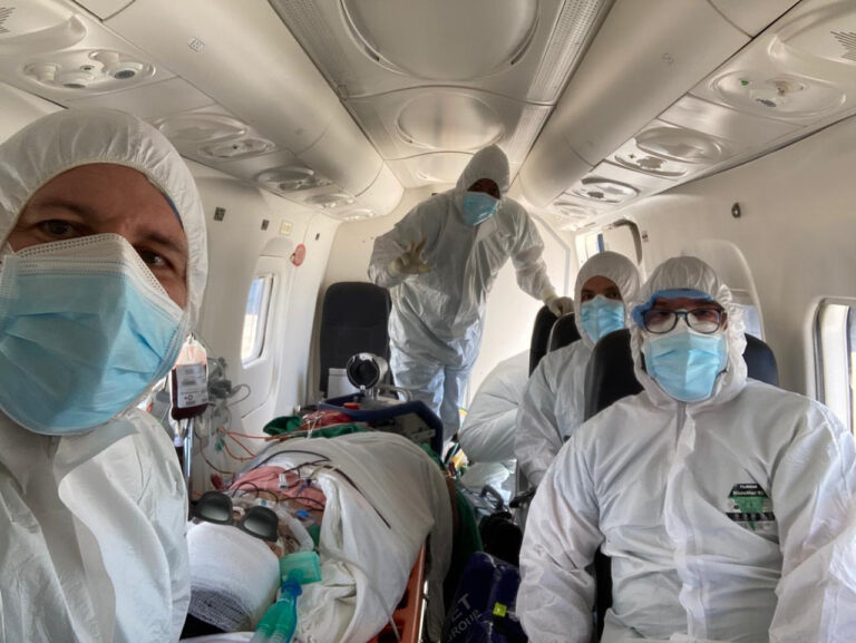 TRASLADAN GRAVE JOVEN DE 19 AÑOS POR COVID