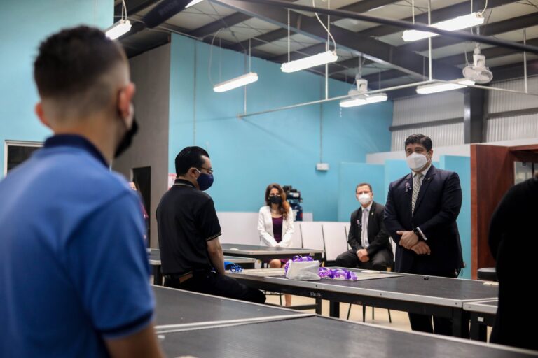 PROYECTO BUSCA DEVOLVERLE PLAZAS CONGELADAS DE DOCENTES AL MEP