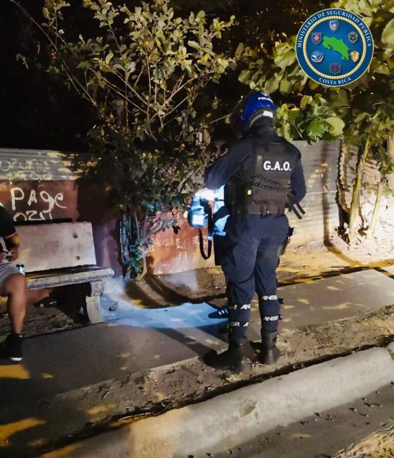 DETIENEN A DOS MUJERES POR AGRESIÓN CON CUCHILLOS