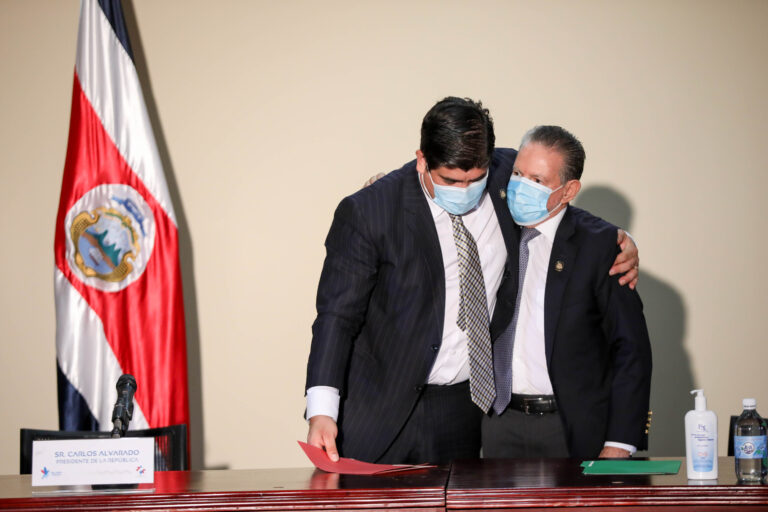 UN MINISTRO MÁS DEJA EL GOBIERNO