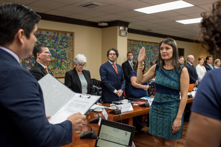 ¡OTRA BAJA EN LA ADMINISTRACIÓN ALVARADO!