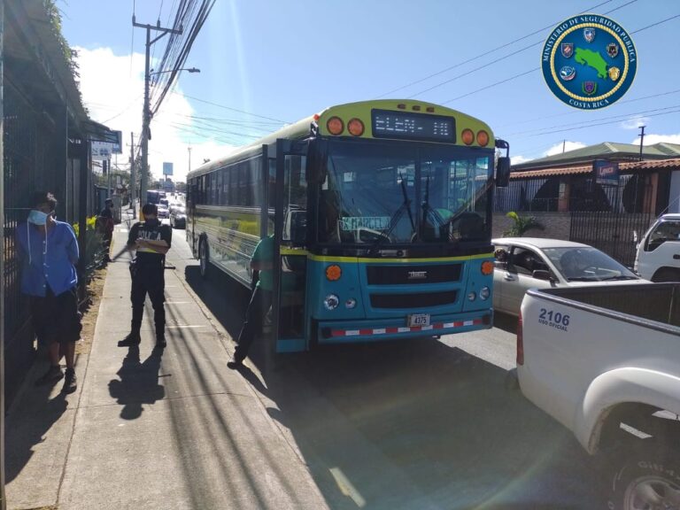 DETIENEN SUJETO QUE SE MASTURBABA EN AUTOBÚS DE HEREDIA