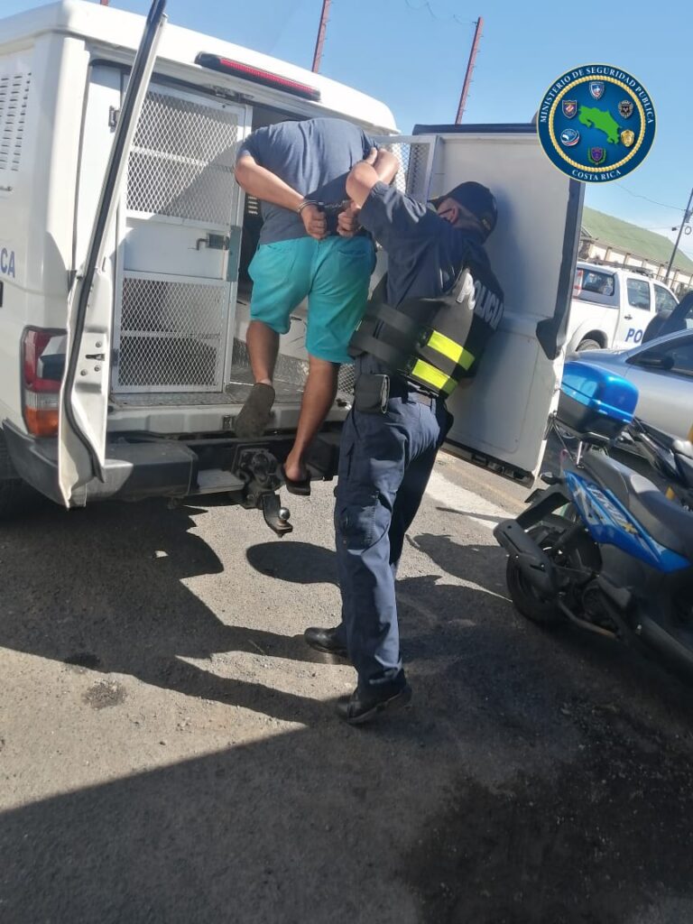 DETIENEN ASALTANTES DE SALÓN DE BELLEZA EN SANTA BÁRBARA