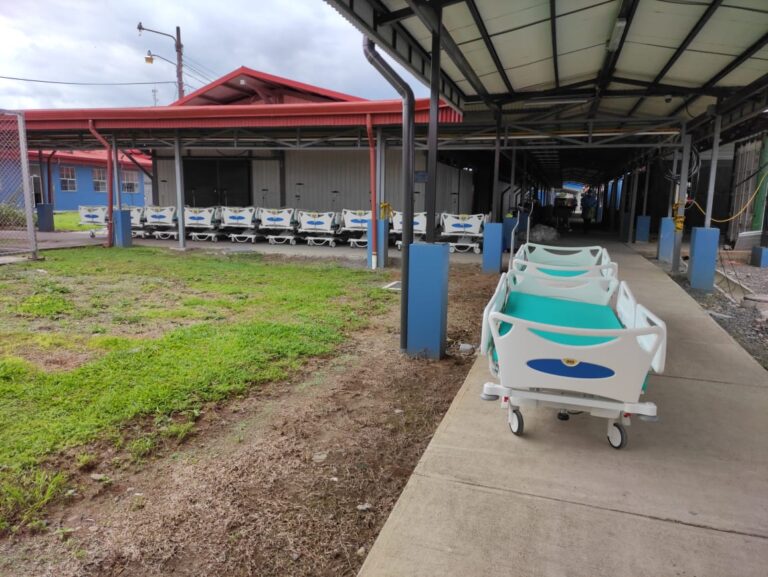 EMPRESA PRIVADA Y MUNICIPALIDAD DONAN CAMAS A HOSPITAL DE GUÁPILES