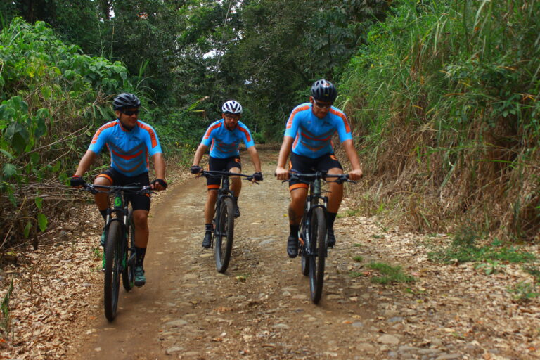 MULTI KENKEY PRESENTA SU EQUIPO DE CICLISMO