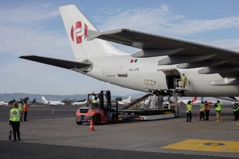 LLEGA AL PAÍS PRIMER LOTE DE VACUNAS DE ASTRAZENECA