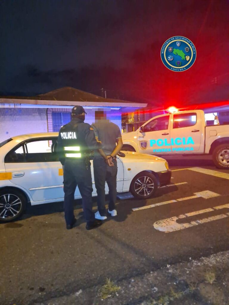 DETENIDOS POR COMPRAR CON BILLETES FALSOS EN SANTO DOMINGO