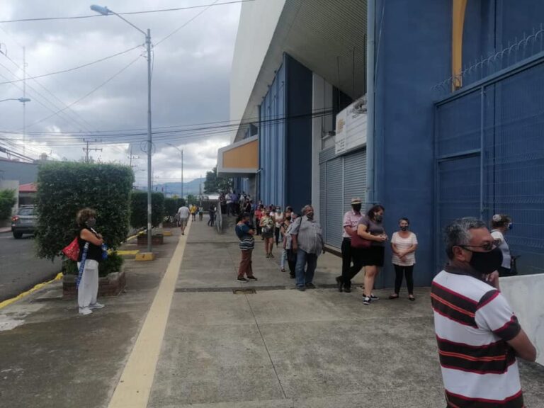 EN PALACIO DE LOS DEPORTES VACUNARÁN ADULTOS MAYORES