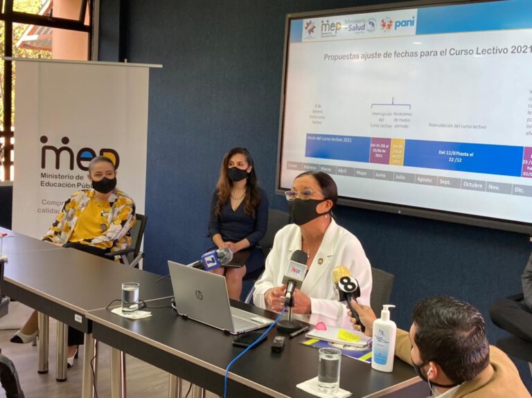 PARA NO AMPLIAR LA BRECHA EN EDUCACIÓN SE APLICA INTERRUPCIÓN A CURSO LECTIVO