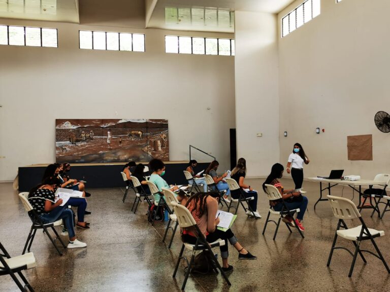 PROGRAMA LA JUGADA DE SUS VIDAS 2021 SE DESARROLLA EN CENTROS CÍVICOS POR LA PAZ