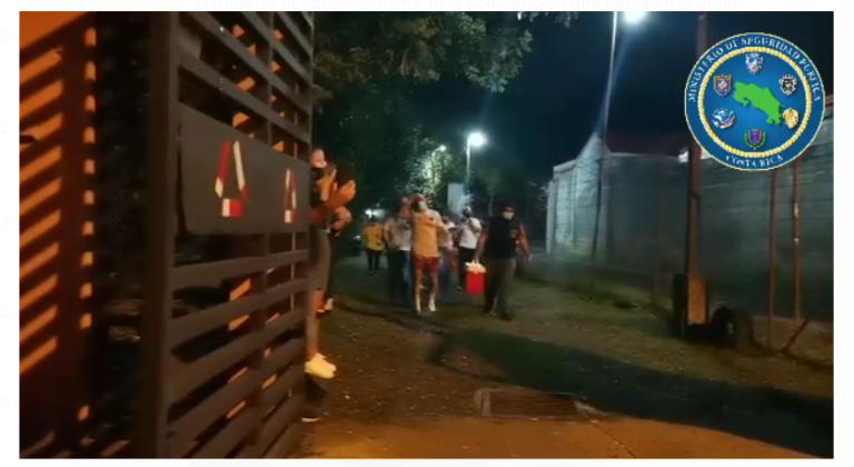 MÁS DE 300 PERSONAS EN EVENTO DE ARTES MARCIALES MIXTAS