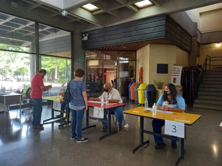 HOSPITAL MÉXICO ALERTA A POBLACIÓN SOBRE LLAMADAS FALSAS PARA VACUNACIÓN EN EL INA