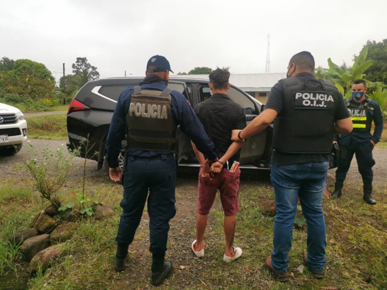 DETENIDO TRAS INTENTAR MATAR PERRO