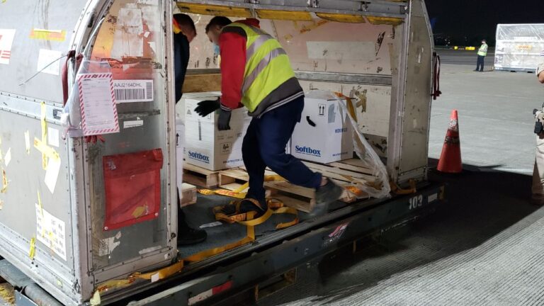 ESTA NOCHE LLEGA DONACIÓN DE VACUNAS DE ESTADOS UNIDOS