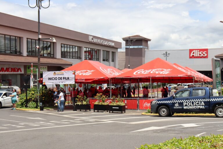 TODOS LOS HEREDIANOS PUEDEN VACUNARSE HOY EN PASEO DE LAS FLORES