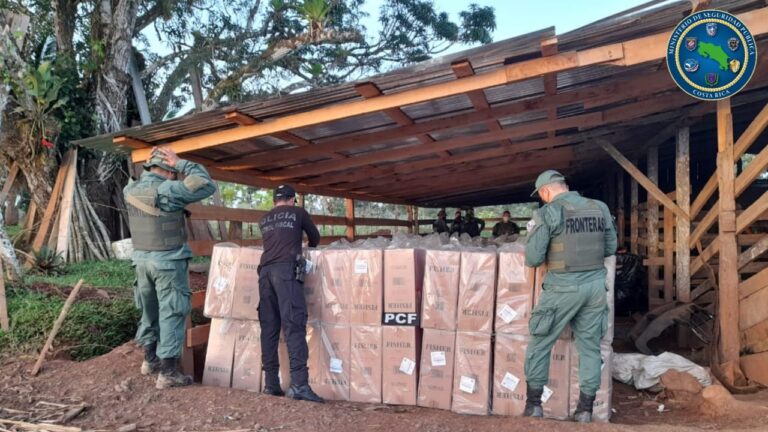DECOMISA CIGARRILLOS CONTRABANDEADOS POR 230 MILLONES