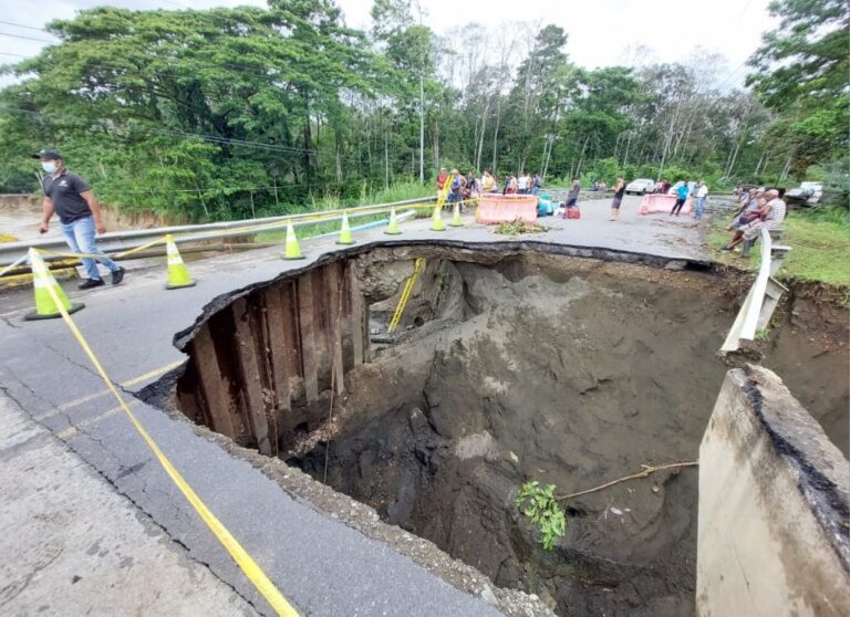RECOPE COLABORA EN HABILITAR PASOS EN EL CARIBE SUR