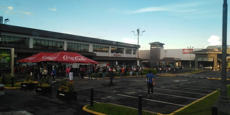 HEREDIANOS ACUDEN AL LLAMADO PARA VACUNARSE