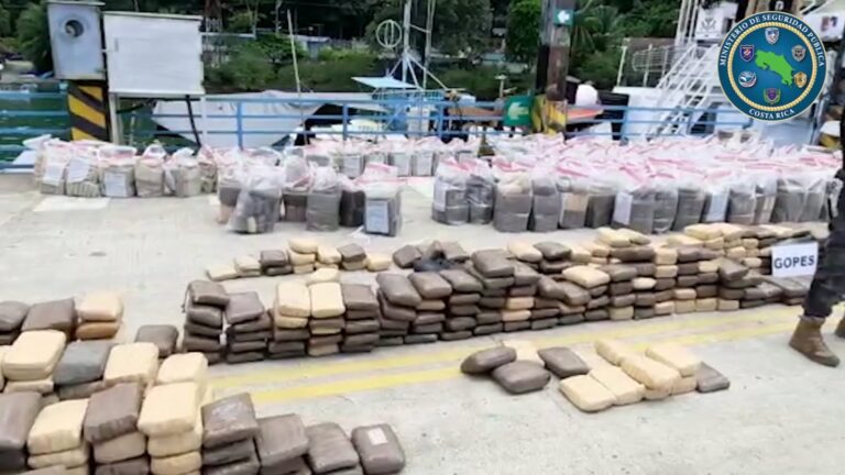 DETIENEN LANCHA CON MARIHUANA Y COCAÍNA